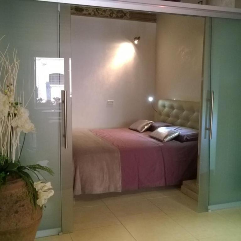 Luxury flat balcony on the water - Two-Bedroom Apartment with Balcony - 9