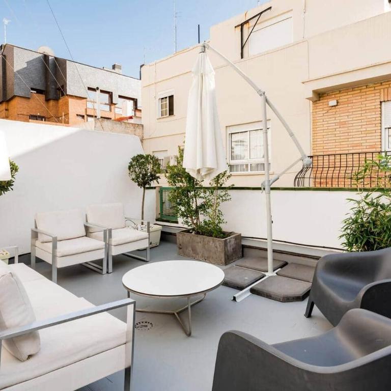 City Center Apartment With Shaded Terrace - Apartment mit Terrasse - 33