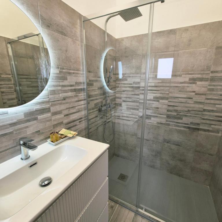 Salomon guesthouse - Camera Tripla Deluxe con Vista Mare - 2