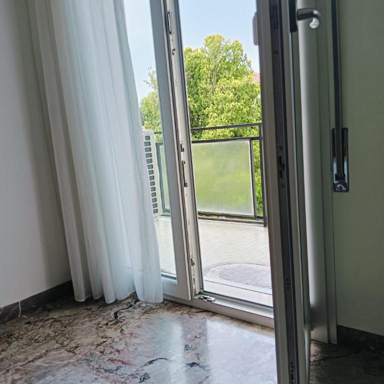 Aaron Guest House - Superior Apartment mit Balkon - 35