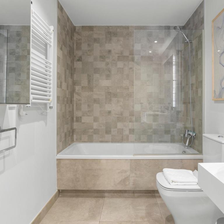 Pixel Penthouse - Two-Bedroom Apartment with Balcony - 12