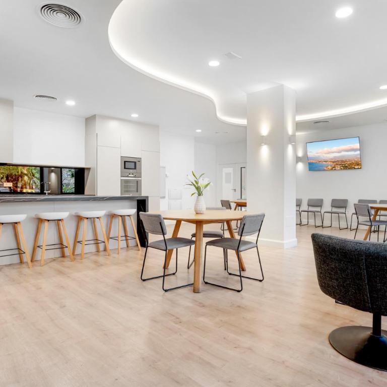 Pixel Penthouse - Two-Bedroom Apartment with Balcony - 5