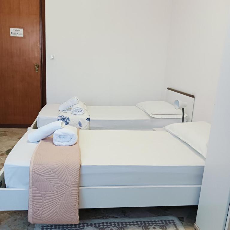 Aaron Guest House - Superior Apartment mit Balkon - 2