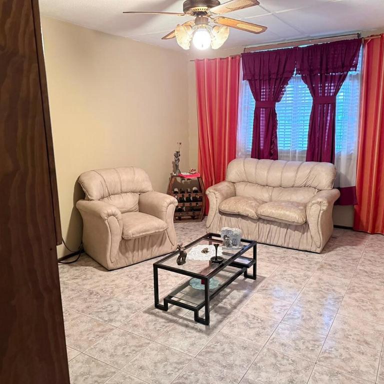 Family House with Comfort and Excellent Layout - Two-Bedroom House - 1