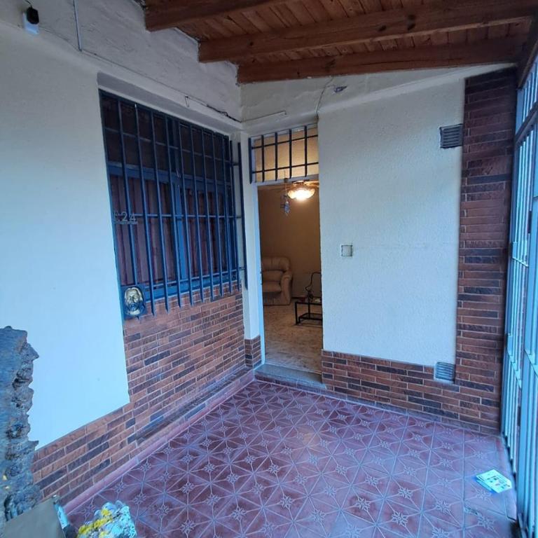 Family House with Comfort and Excellent Layout - Two-Bedroom House - 8