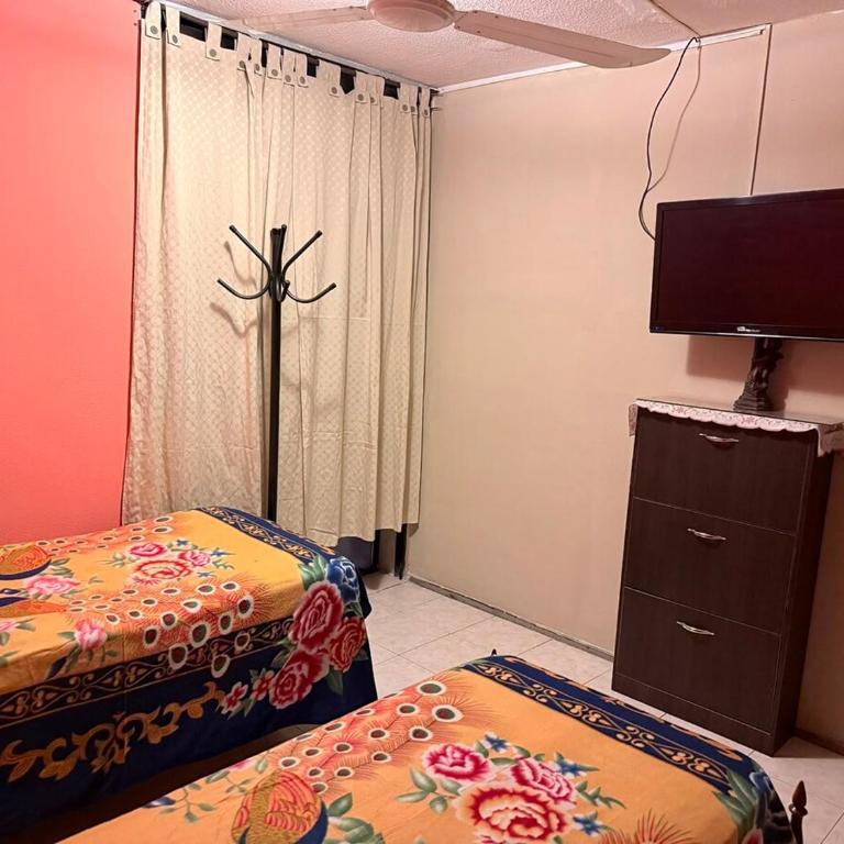 Family House with Comfort and Excellent Layout - Two-Bedroom House - 13