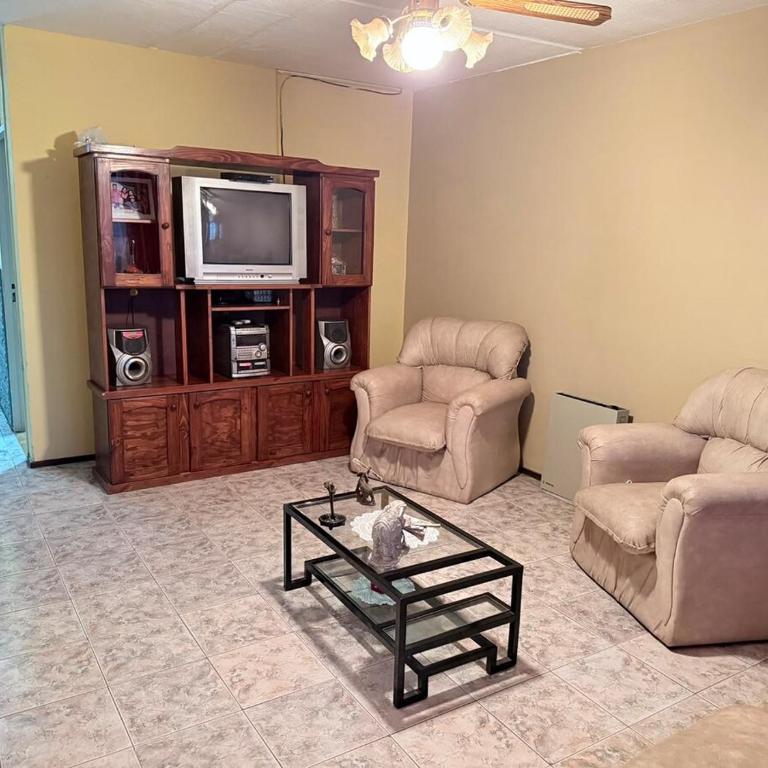 Family House with Comfort and Excellent Layout - Two-Bedroom House - 18