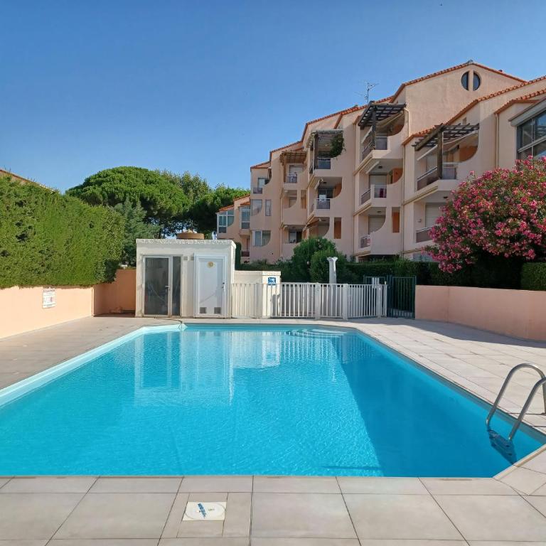 Superbe Duplex avec terrasses, piscine et garage - Appartement 2 Chambres - 11