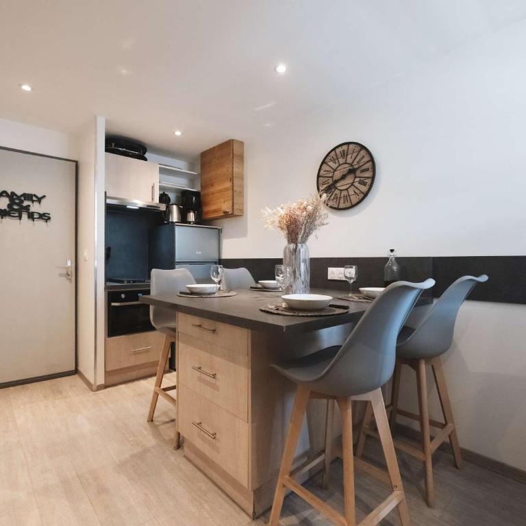 Appartement cosy 4 pers, 2 ch, départ ski aux pieds, exposé sud, proche commerces - FR-1-545-42 - Appartement - 3