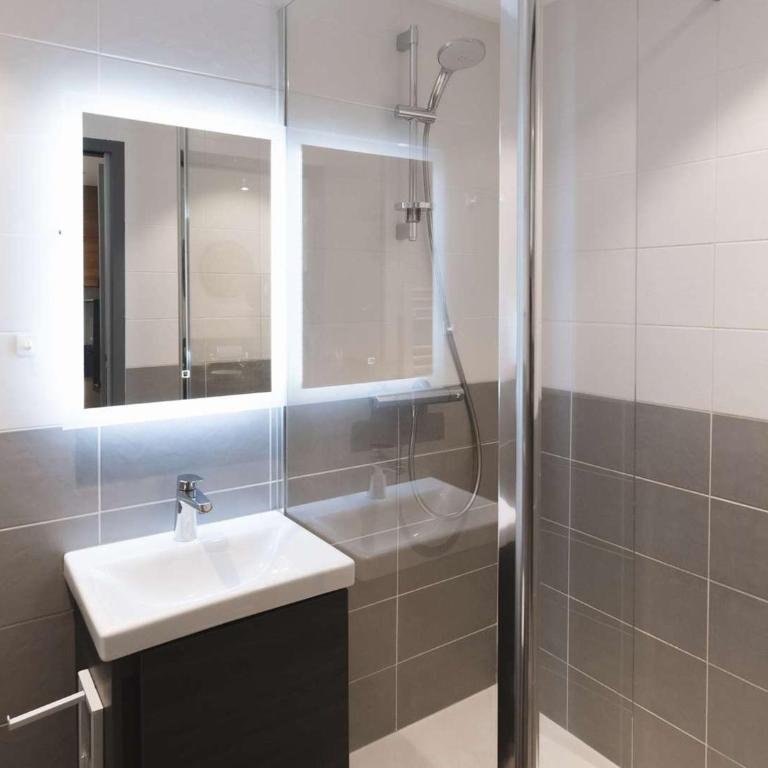 Appartement cosy 4 pers, 2 ch, départ ski aux pieds, exposé sud, proche commerces - FR-1-545-42 - Appartement - 8