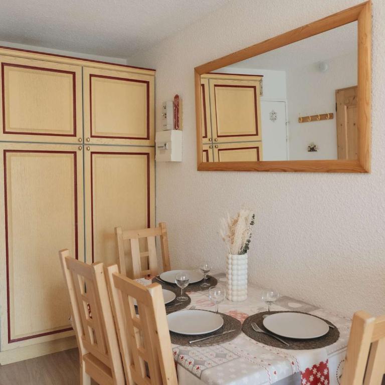 Appart rénové 4 pers. style montagne moderne, skis aux pieds, proche commerces - Appartement 1 Chambre - 4