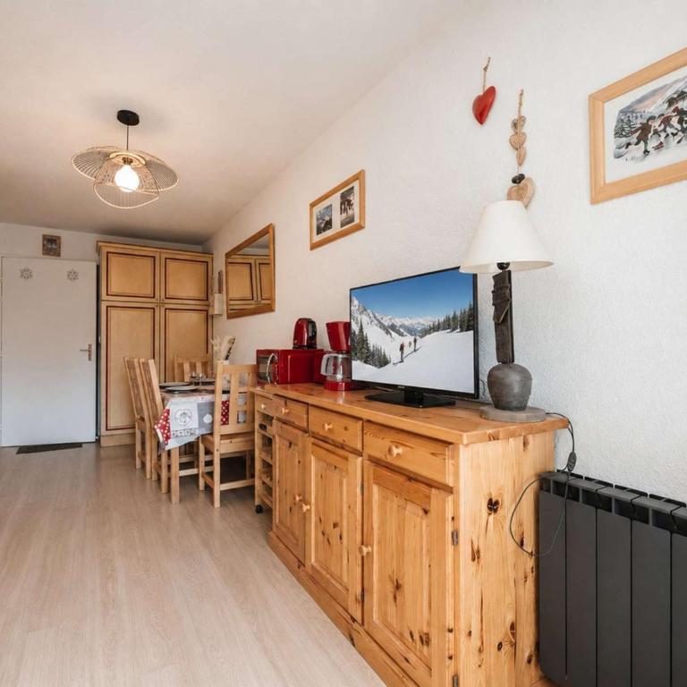 Appart rénové 4 pers. style montagne moderne, skis aux pieds, proche commerces - Appartement 1 Chambre - 13