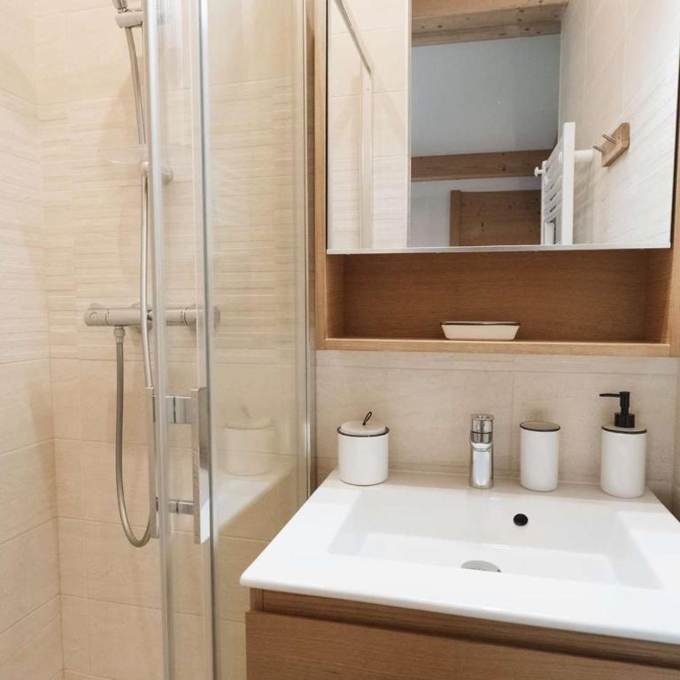 Appt 10 pers rénové, calme, balcon sud, cheminée, Wi-Fi, proche pistes - FR-1-545-14 - Appartement (10 Adultes) - 22