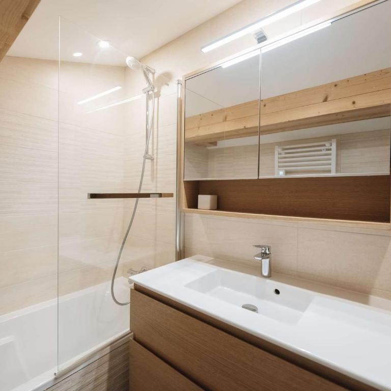 Appt 10 pers rénové, calme, balcon sud, cheminée, Wi-Fi, proche pistes - FR-1-545-14 - Appartement (10 Adultes) - 24