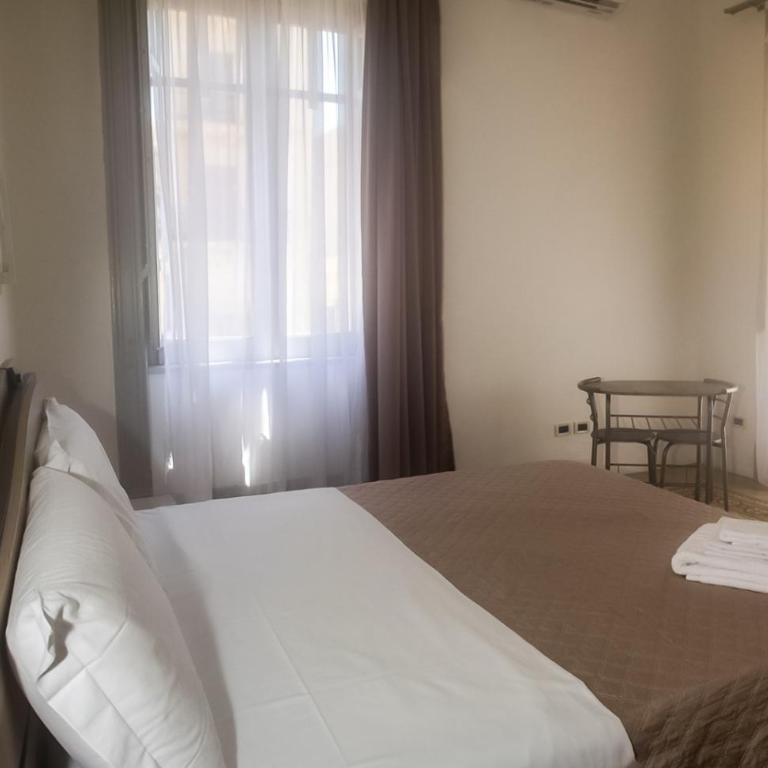 Guest House Militello - Triple Room with Balcony - 7