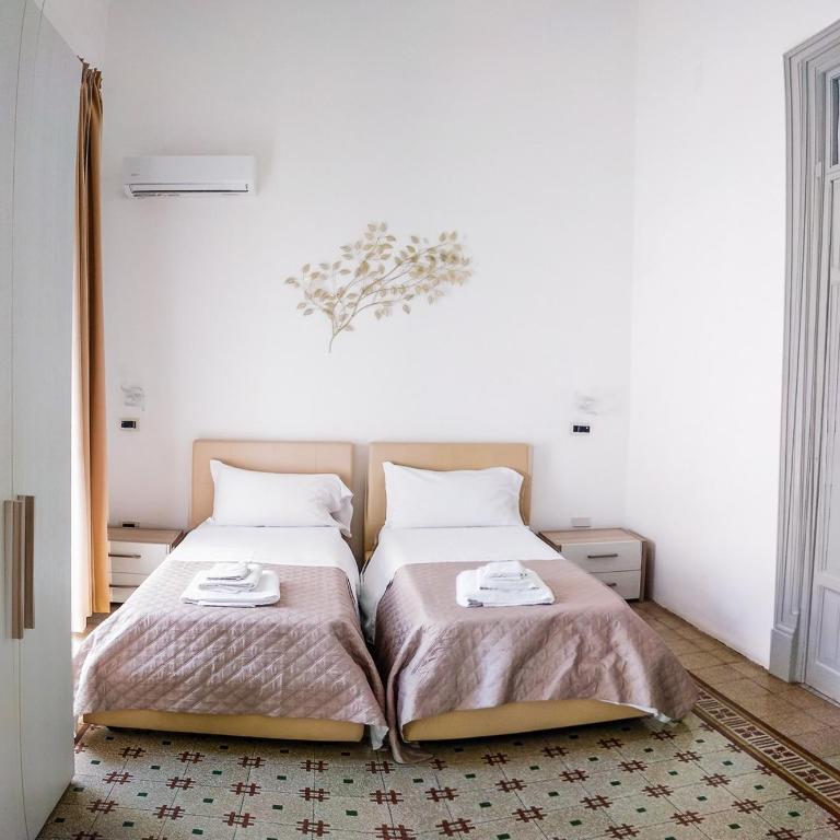 Guest House Militello - Deluxe Double or Twin Room with Balcony - 6