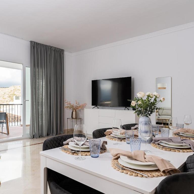 Paraiso Pueblo stunning views 3 Bedroom apartment - Three-Bedroom Apartment with Sea View - 1
