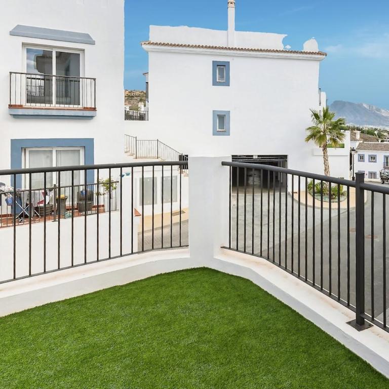 Paraiso Pueblo stunning views 3 Bedroom apartment - Three-Bedroom Apartment with Sea View - 12
