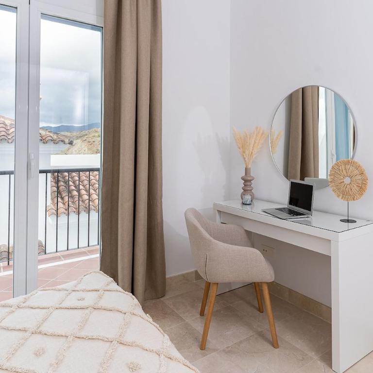 Paraiso Pueblo stunning views 3 Bedroom apartment - Three-Bedroom Apartment with Sea View - 16