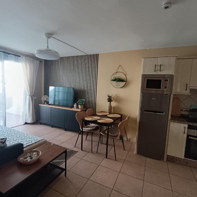 Greatly located apartment with heated pool, Los Cristianos - Apartment mit 1 Schlafzimmer - 2