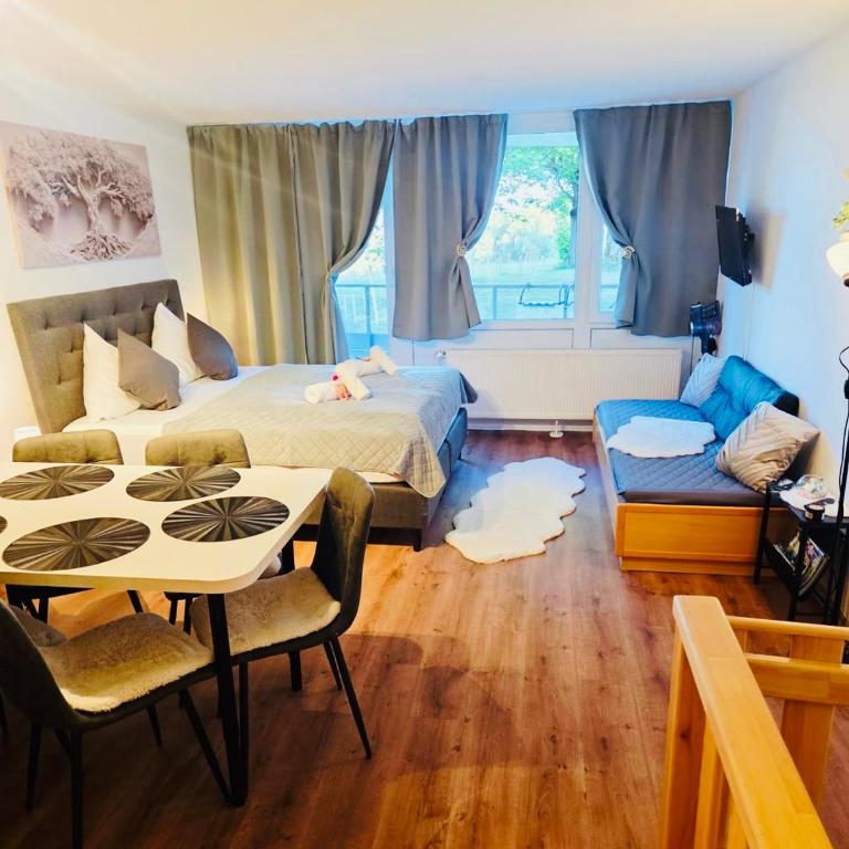 Ferienwohnung Schönblick inklusive Hallenbad, Sauna, Außenpool & Fitnessstudio, familienfreundlich ausgestattet, großes 2-Zimmer-Apartment - Apartment mit 2 Schlafzimmern - 1
