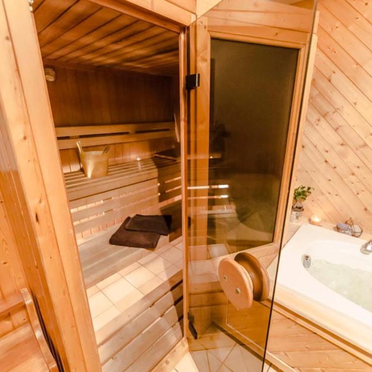 Chalet Cosy Près des Pistes à Val d'Isère - Chalet - 5