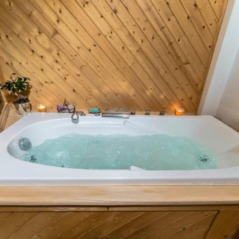 Chalet Cosy Près des Pistes à Val d'Isère - Chalet - 24