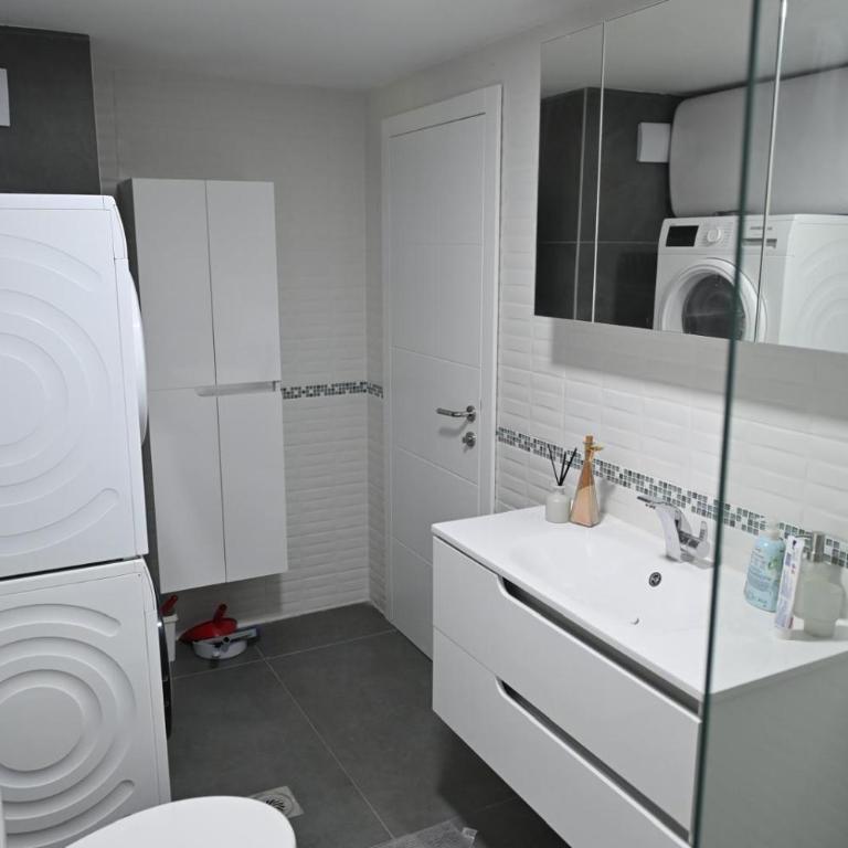 Luxury Duplex with Private Jacuzzi Free Parking - Maisonette-Apartment - 10