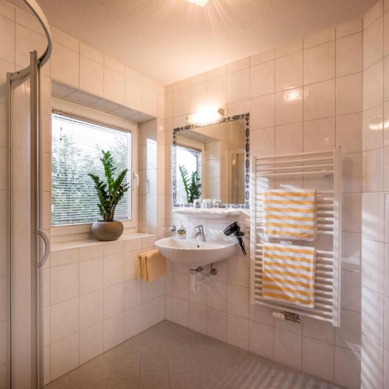 Edelweiss "Hotel & Restaurant" - Doppelzimmer mit Balkon - 10