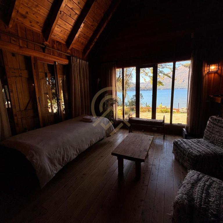 AlunCo - Three-Bedroom Home - 16