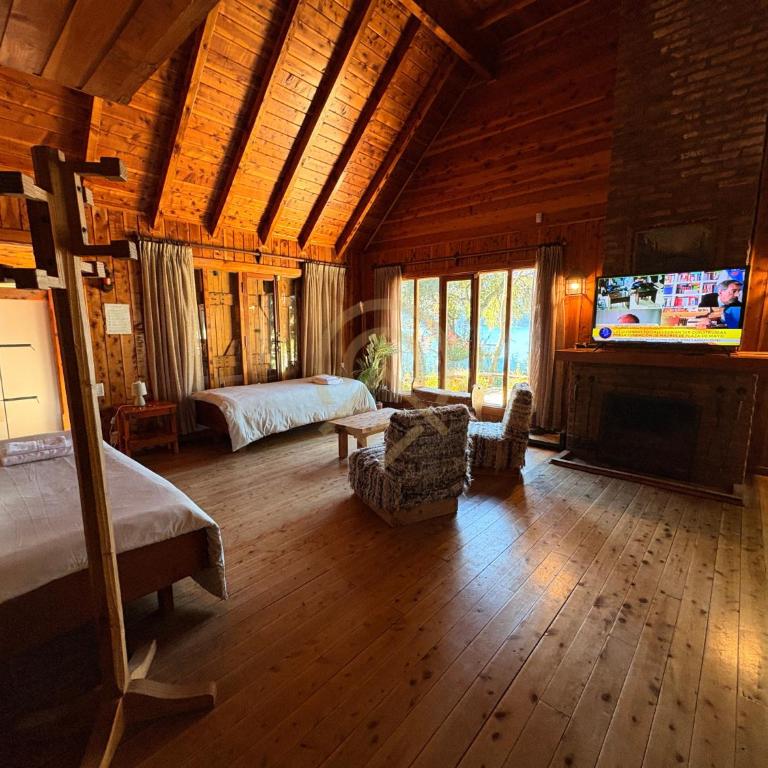 AlunCo - Three-Bedroom Home - 1