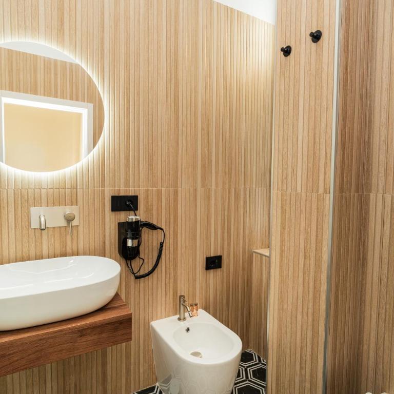 Lumea Suites Santa Lucia - Camera King con Vasca Idromassaggio - 16