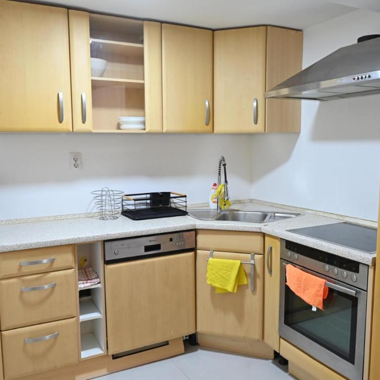 Luxury Duplex with Private Jacuzzi Free Parking - Maisonette-Apartment - 11