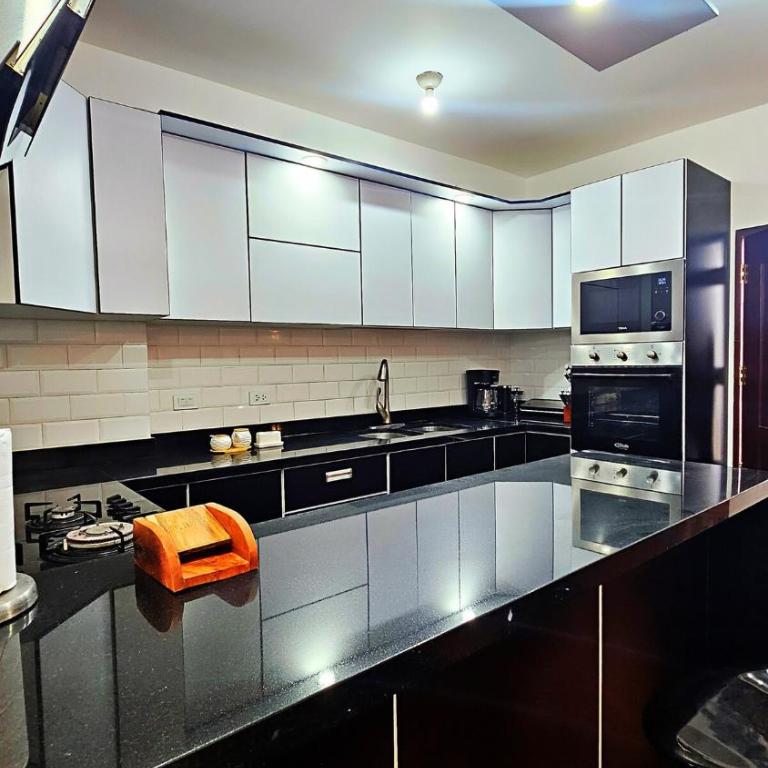 Penthouse Pacheco - 3BR, 5BA with Private Rooftop Terrace with Panoramic City Views - Apartment - 62