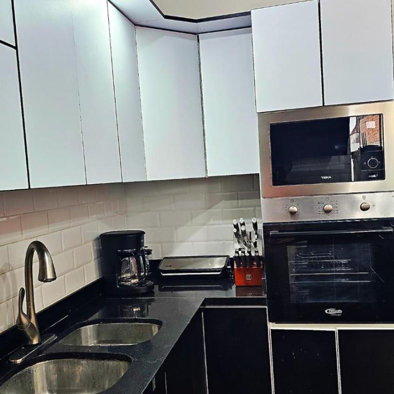 Penthouse Pacheco - 3BR, 5BA with Private Rooftop Terrace with Panoramic City Views - Apartment - 63