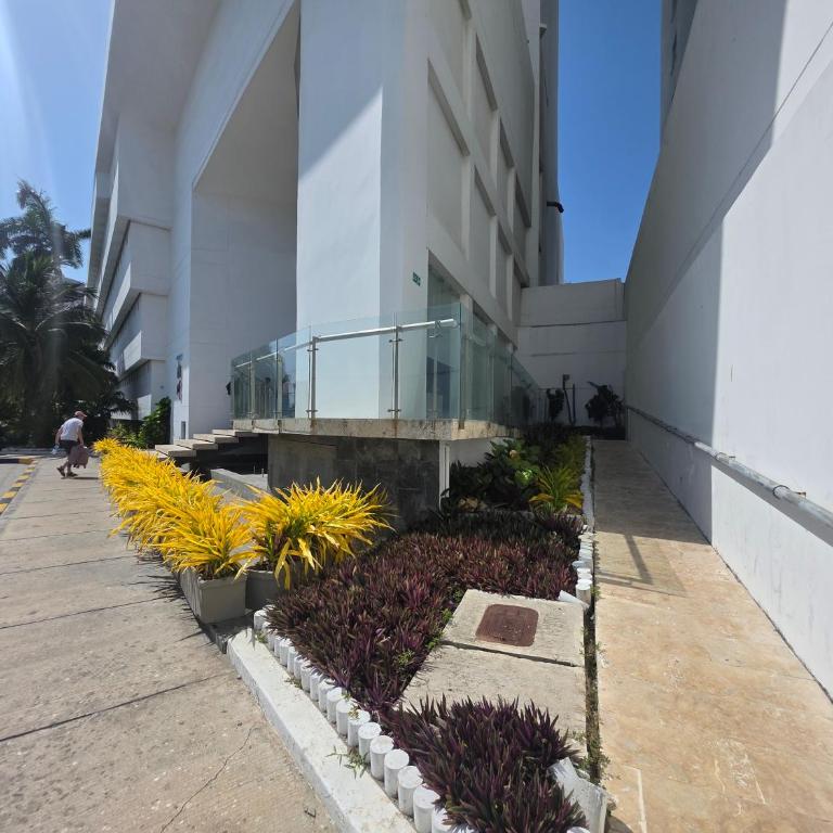 Oceanfront 2BR with Balcony near Walled City - Two-Bedroom Apartment - 15