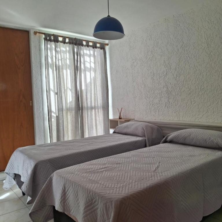 Confort seguridad 24 horas 2 camas individuales terraza propia cerca de todo tranquilidad - One-Bedroom Apartment - 2