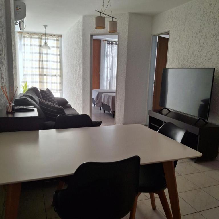 Confort seguridad 24 horas 2 camas individuales terraza propia cerca de todo tranquilidad - One-Bedroom Apartment - 5