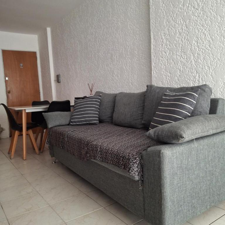 Confort seguridad 24 horas 2 camas individuales terraza propia cerca de todo tranquilidad - One-Bedroom Apartment - 9