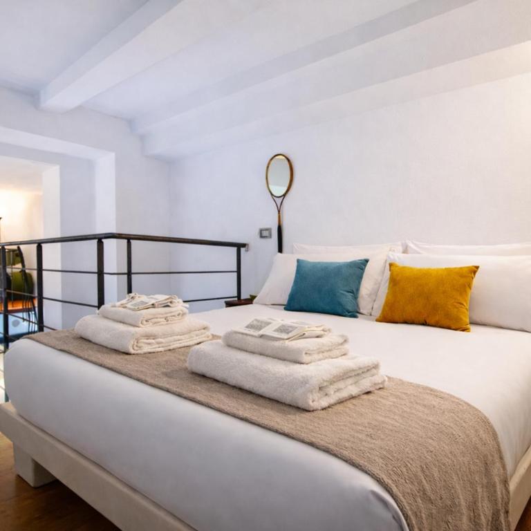 The Glassbridge - Design Loft con Patio Privato vicino Stazione e Tram - One-Bedroom Apartment - 9