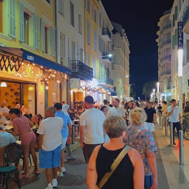 140m of palace of festival#Croisette#beach#city centre Cannes#Palace#aircondition#free WiFI#Private#elevator#terras - Appartement 1 Chambre - 39