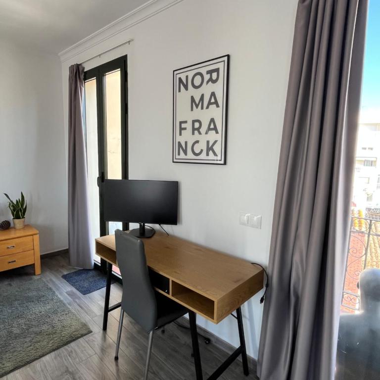 Estepona Old Town Penthouse Studio, 2 Min to Beach - One-Bedroom Apartment - 9