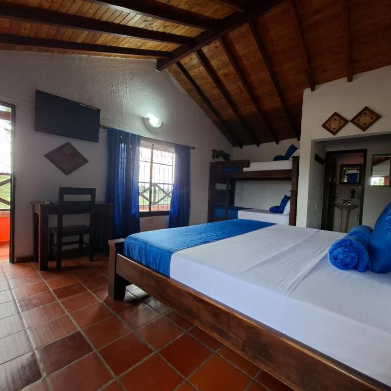 Hotel Cristo Rey Campestre - Habitación Cuádruple Prémium - 3
