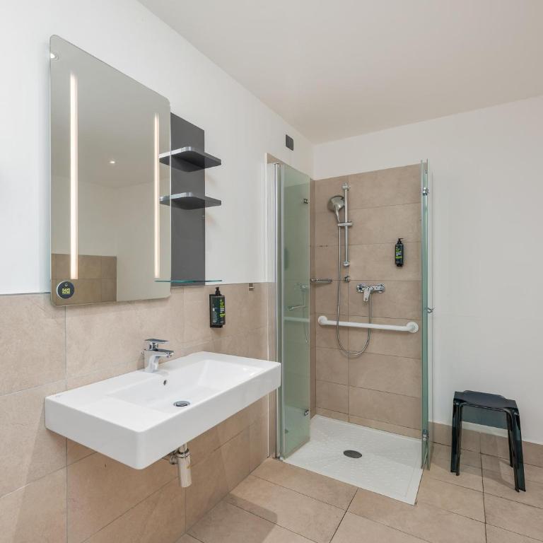 B&B Hotel Como City Center - Camera Doppia con Letti Singoli con Accesso Disabili - 3
