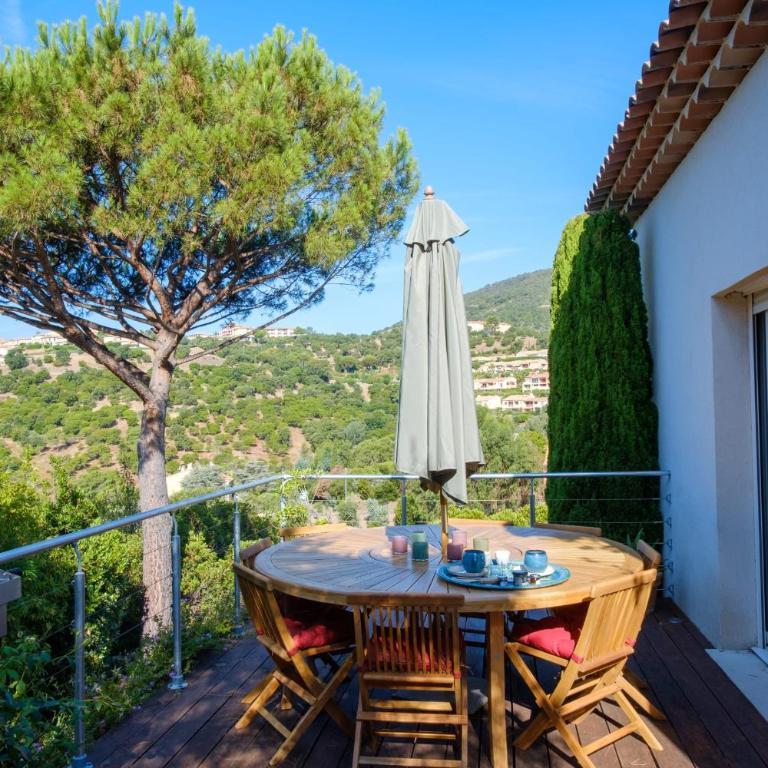 Villa in Les Issambres with swimming pool sleeps 10 - Maison de Vacances - 38