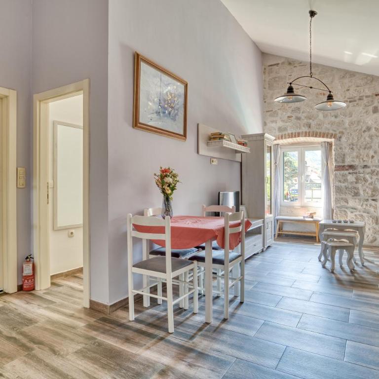 Old Town View - Sunny, Bright & Quiet - One-Bedroom Apartment - 1