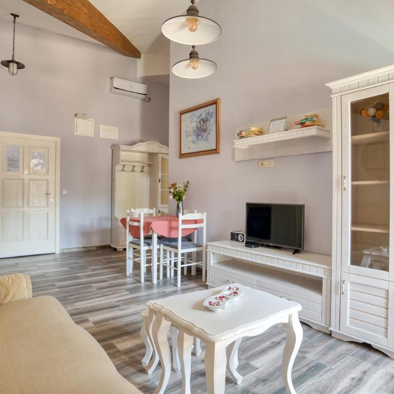 Old Town View - Sunny, Bright & Quiet - One-Bedroom Apartment - 5
