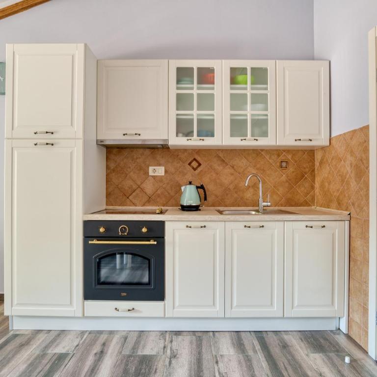 Old Town View - Sunny, Bright & Quiet - One-Bedroom Apartment - 9
