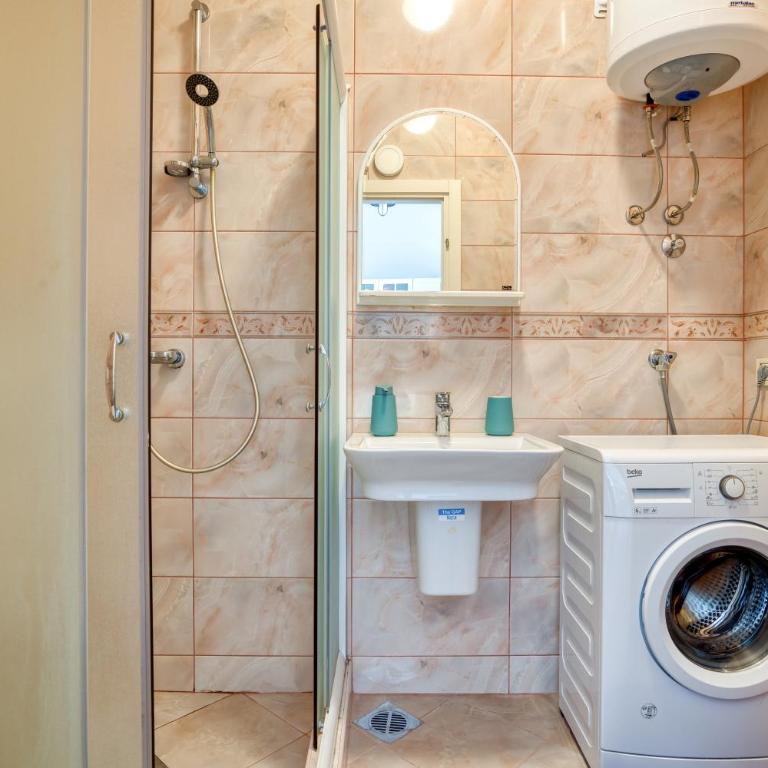Old Town View - Sunny, Bright & Quiet - One-Bedroom Apartment - 14