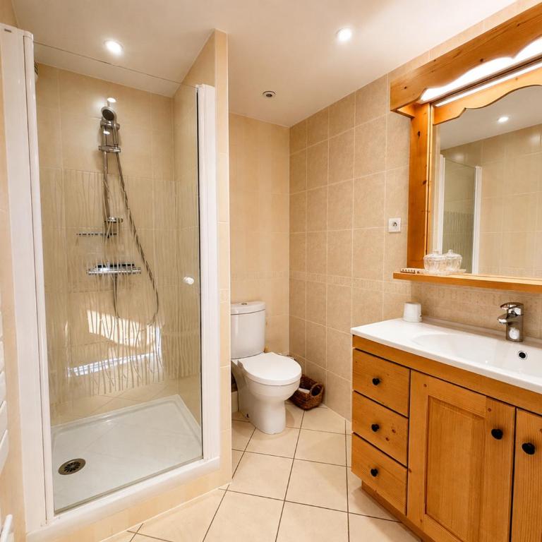 Appartement spacieux 4 chambres au cœur du village avec WiFi et parking - FR-1-505-183 - Apartamento - 11